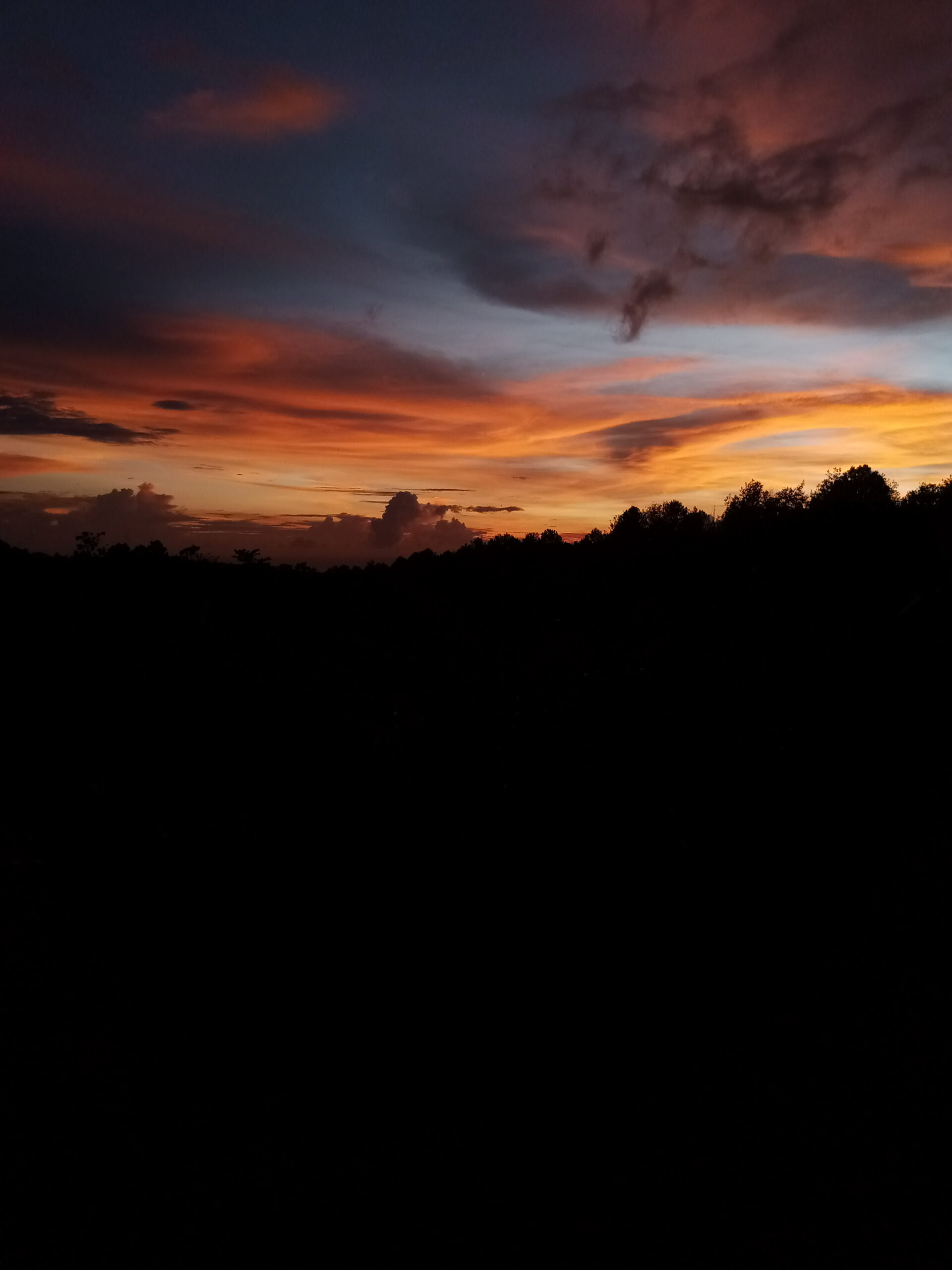 Langit Senja yang Menawan di LPHD Sukajadi Walagri